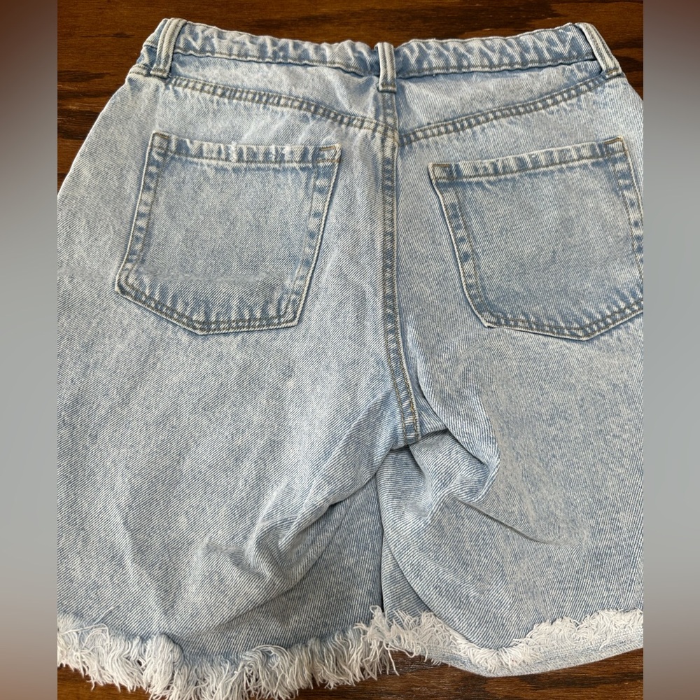 Light wash High Rise Bermuda Shorts Size 2 - Picture 5 of 6